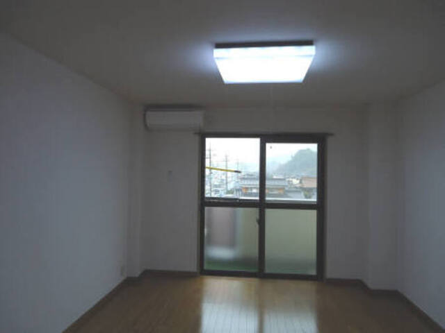 居室・リビング　３０２：洋室