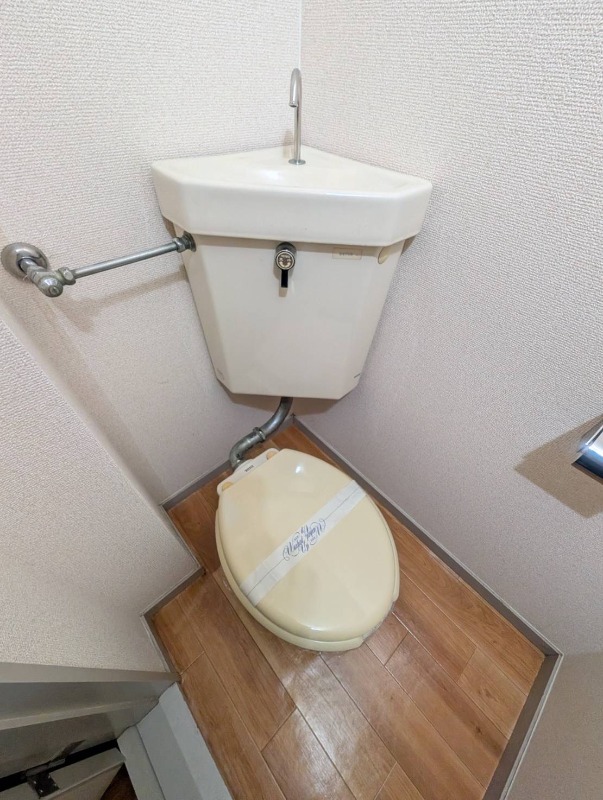トイレ　他号室の写真になります。