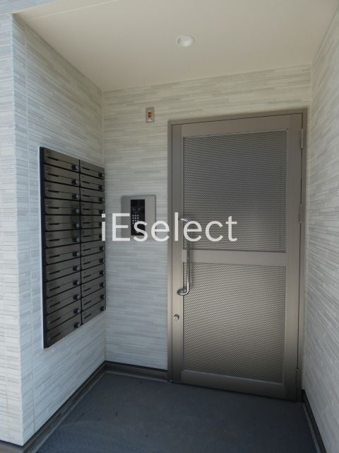 エントランス　エントランスもきれいですね。