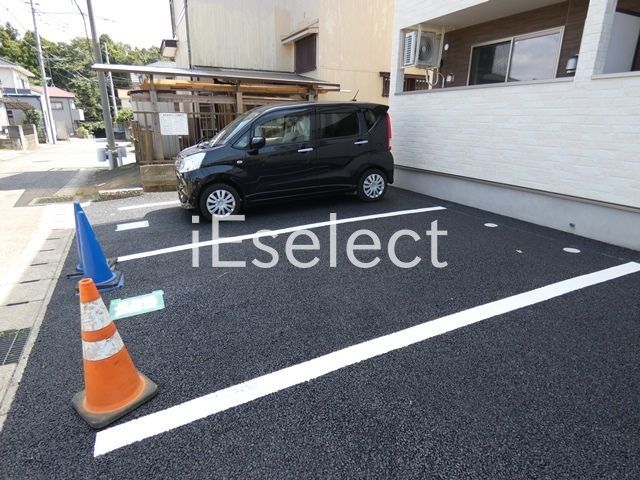 駐車場　敷地内駐車場。