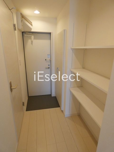 玄関　玄関も広々しています。