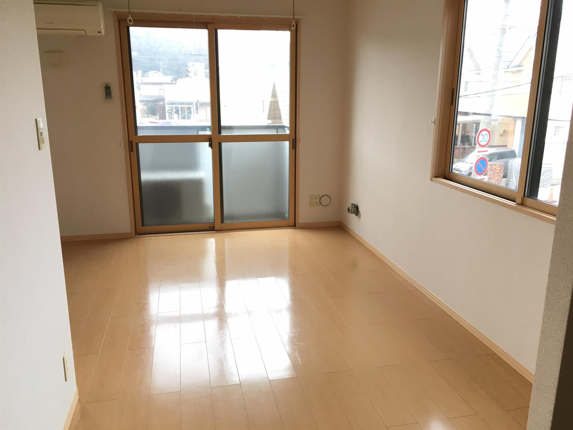 居室・リビング　☆角部屋☆