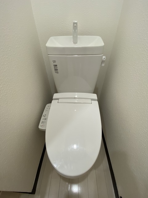 トイレ　洗浄便座は助かります。。