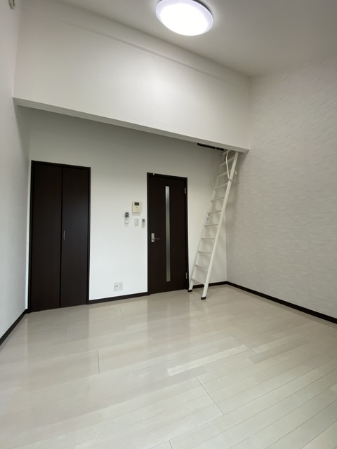 居室・リビング　天井が高くて開放感が◎