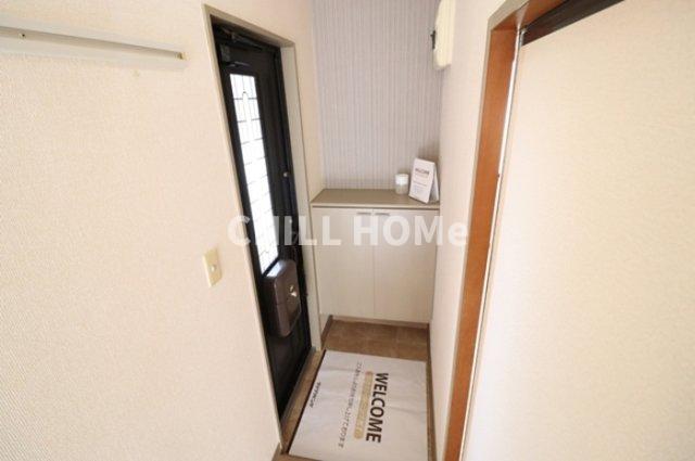 玄関　当社、チルホームのHPもご覧ください(^^)/物件情報多数♪