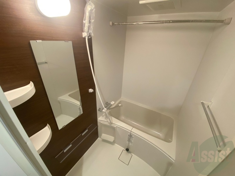 バス・シャワールーム　お風呂になります。一日の疲れを癒してくださいね。