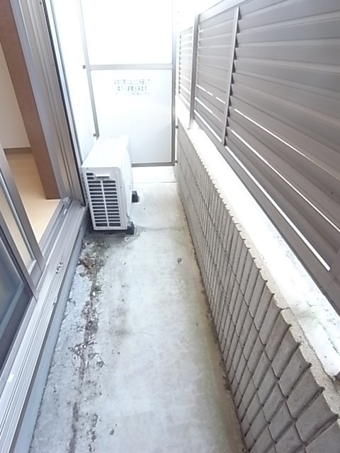 バルコニー　外からの目が気にならないバルコニーで洗濯物が干せます