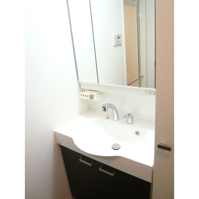 洗面設備　※同タイプ・別部屋の写真になります