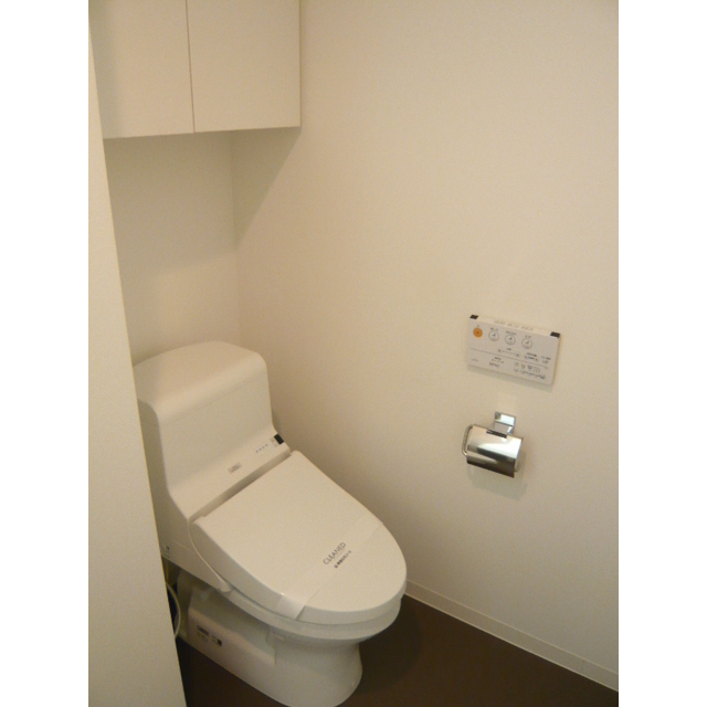 トイレ　※同タイプ・別部屋の写真になります