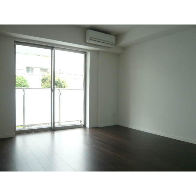 居室・リビング　※同タイプ・別部屋の写真になります