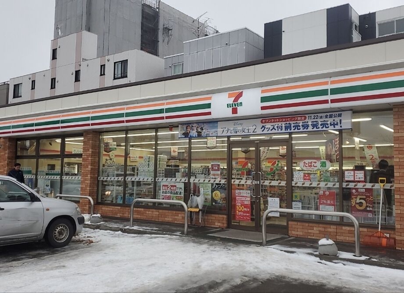 コンビニ　セブンイレブン札幌北10条西20丁目店（コンビニ）まで438m