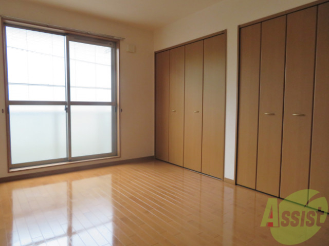居室・リビング　陽の光が差し込む明るいお部屋は気持がいいですね。