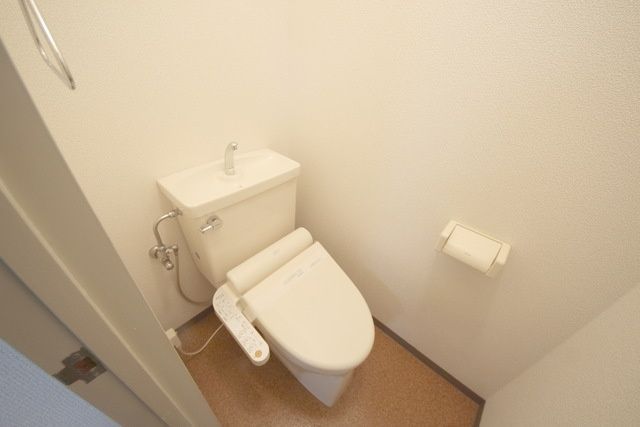 トイレ　※全て別号室のお写真。内装等参考にしてください。