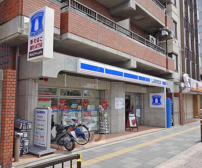 コンビニ　ローソン 五条柳馬場（コンビニ）まで200m