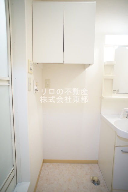 その他　上部収納棚あり！室内洗濯機置き場です♪