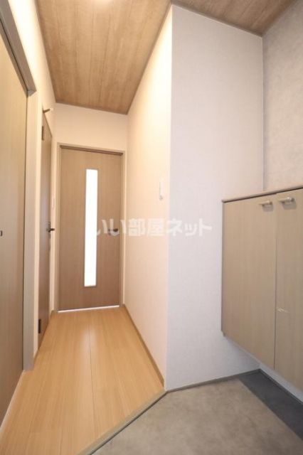 ロイヤルあけぼの A/Bの玄関写真