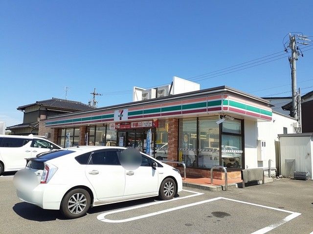 コンビニ　セブンイレブン村久野平松店（コンビニ）まで559m