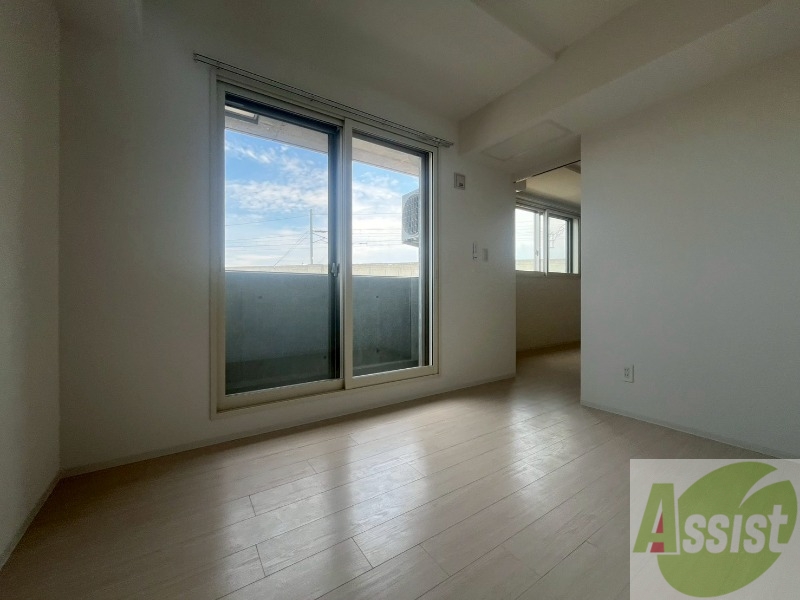 その他部屋・スペース　こちらのお部屋は光が差し込む、温かみのあるお部屋です。