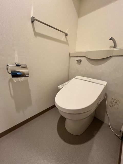 トイレ　温水洗浄便座