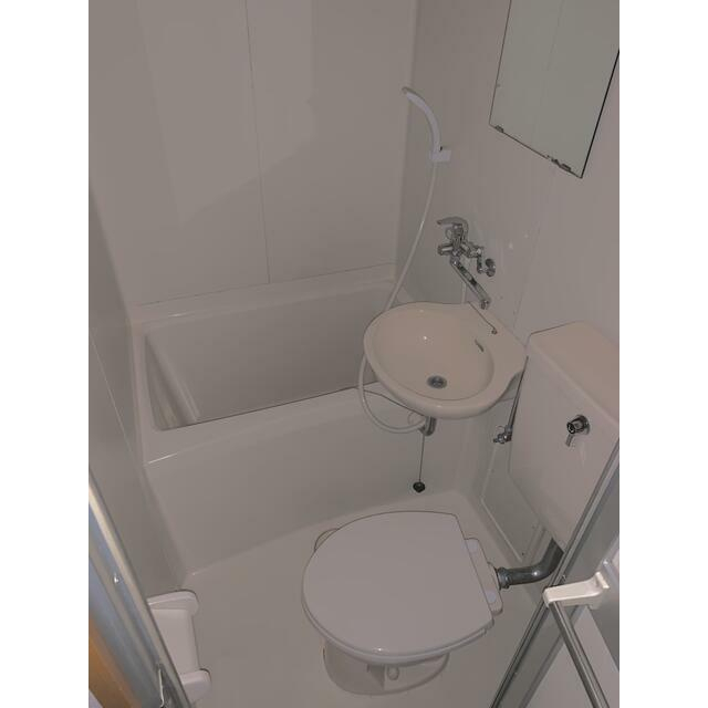 バス・シャワールーム　参考写真（同建物反転タイプ別部屋のものです）