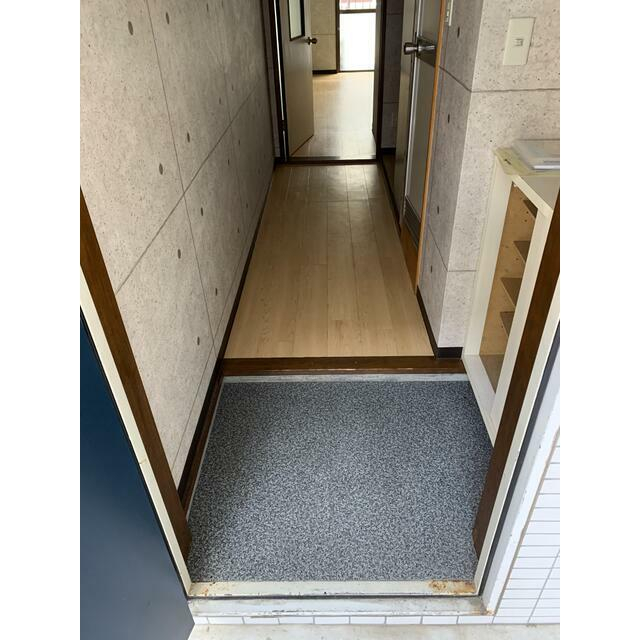 玄関　参考写真（同建物反転タイプ別部屋のものです）