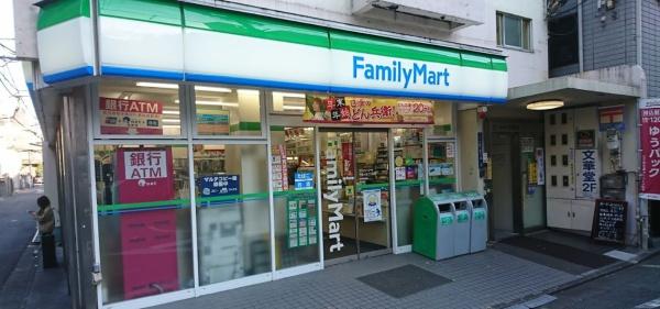 コンビニ　ファミリーマート千駄ヶ谷二丁目店（コンビニ）まで951m