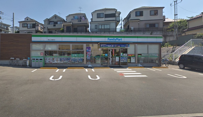 コンビニ　ファミリーマート（コンビニ）まで580m