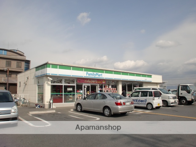 コンビニ　ファミリーマート　東安堵店（コンビニ）まで818m