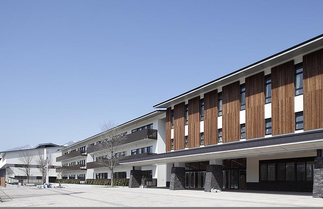 中学校　軽井沢町立軽井沢中学校（中学校）まで3876m