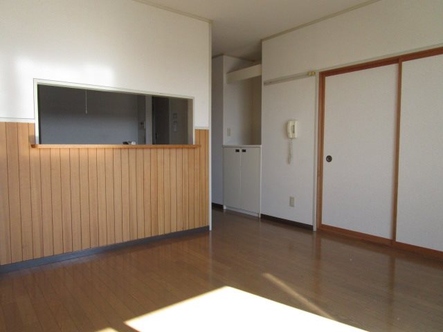 居室・リビング　※写真は302号室です(参考）