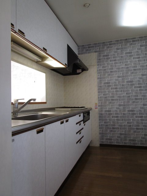 キッチン　※写真は302号室です(参考）