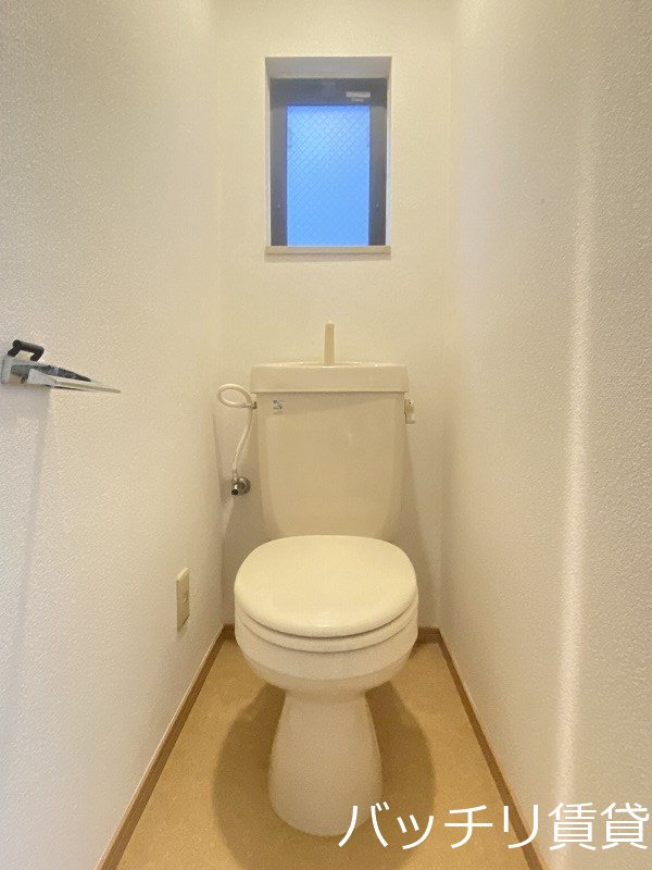 トイレ　画像は別号室タイプの為、現状を優先致します。