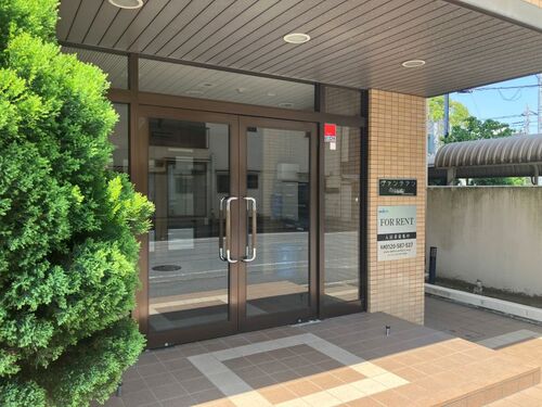 エントランス　エントランス外観