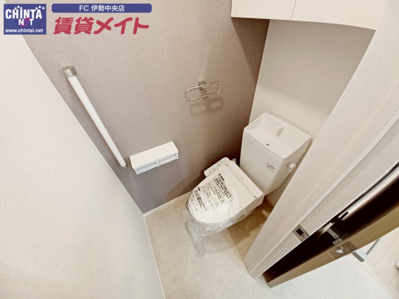 トイレ　同型参考写真です