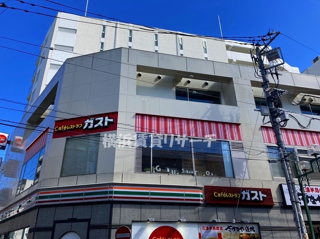 飲食店　ガスト（飲食店）まで1310m