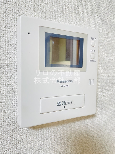 セキュリティ　来訪者の姿を確認できるＴＶモニター付インターホン設置済です！