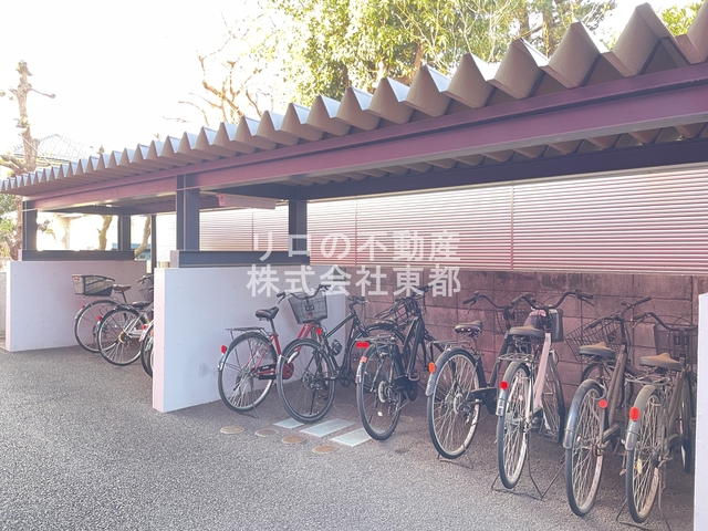 その他共有部分　雨の日でも安心☆屋根付の駐輪場です☆
