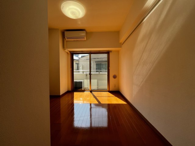 居室・リビング　同建物内、別のお部屋の参考写真になります