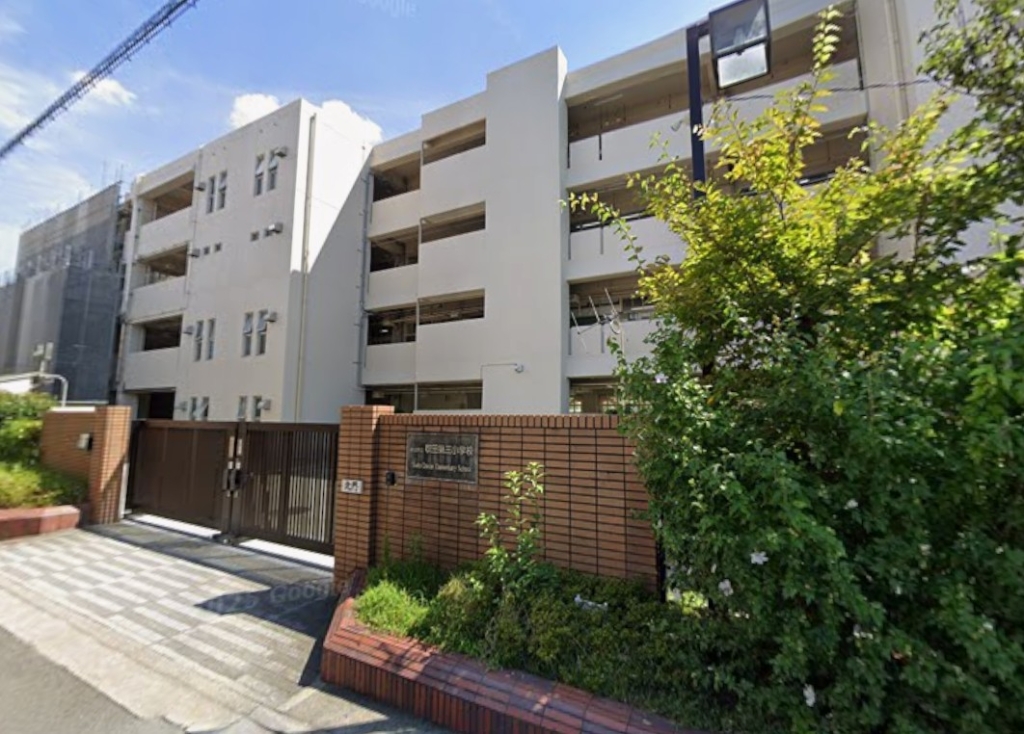 小学校　吹田市立吹田第三小学校（小学校）まで316m