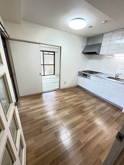 居室・リビング　こちらの居間で趣味の時間をお楽しみください