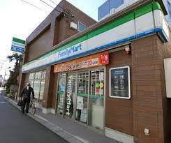 コンビニ　ファミリーマート 駒沢大学駅前店（コンビニ）まで69m