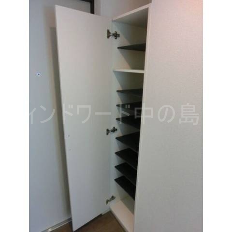 玄関　詳細は、ウィンドワード中の島までご相談下さい。