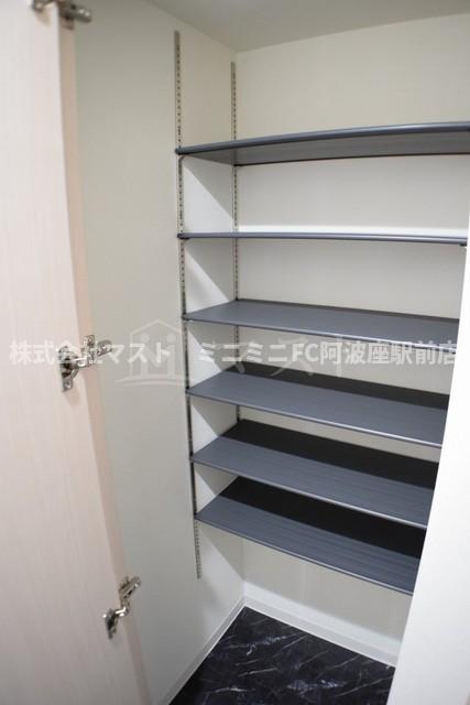 その他　フロアーによってカラーが異なります。