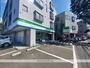 コンビニ　ファミリーマート小松島二丁目店（コンビニ）まで546m