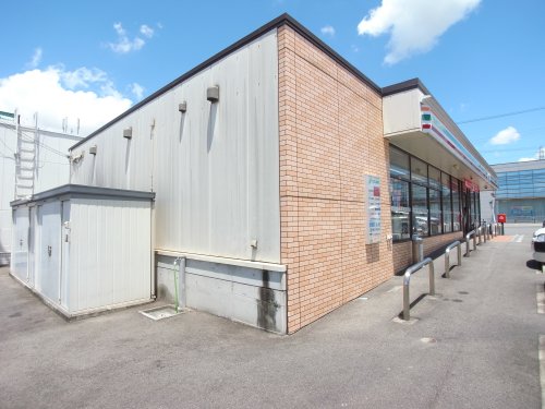 コンビニ　セブンイレブン 東海市加木屋町1丁目店（コンビニ）まで325m