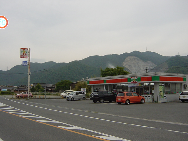 その他　サンクス瀬戸万富店（その他）まで213m