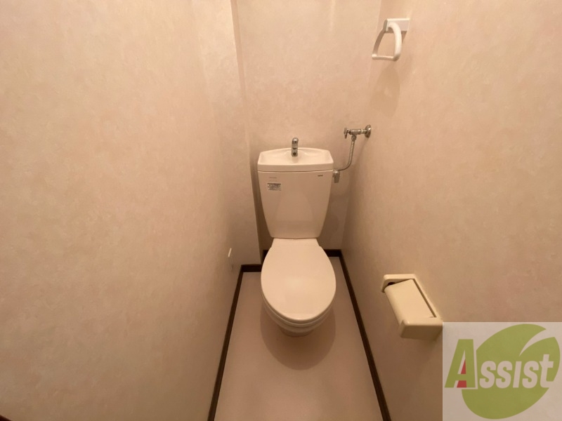 トイレ　ウォシュレット機能がついたトイレです。安心して使用できます。
