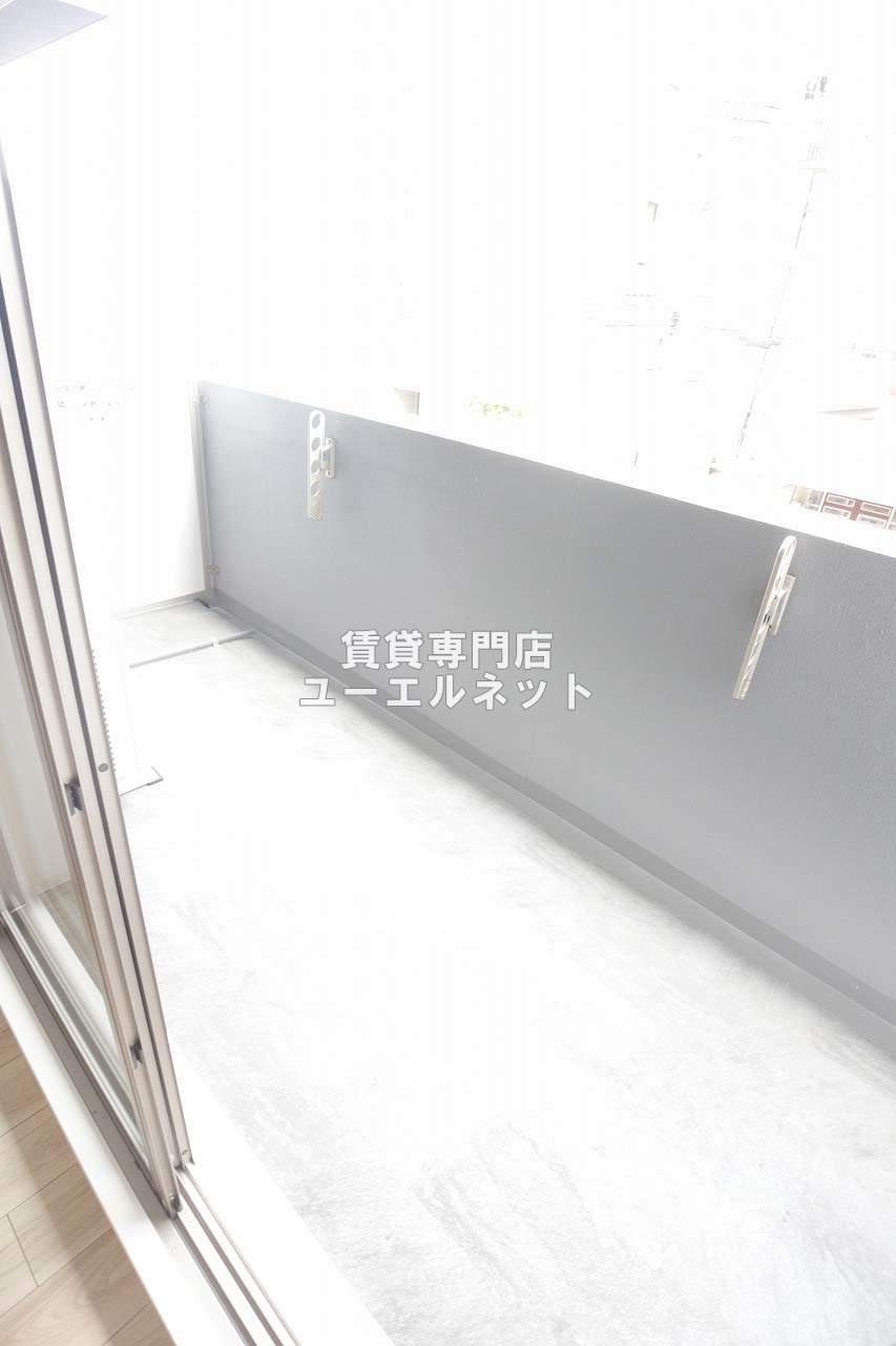 バルコニー　バルコニー付きで採光＆風通し良好！
