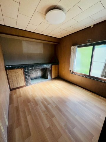 塩屋町字南谷戸建の居間写真