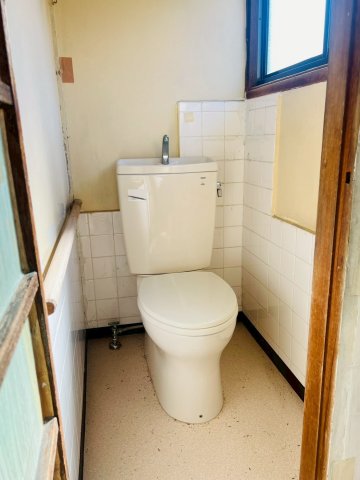塩屋町字南谷戸建のトイレ写真